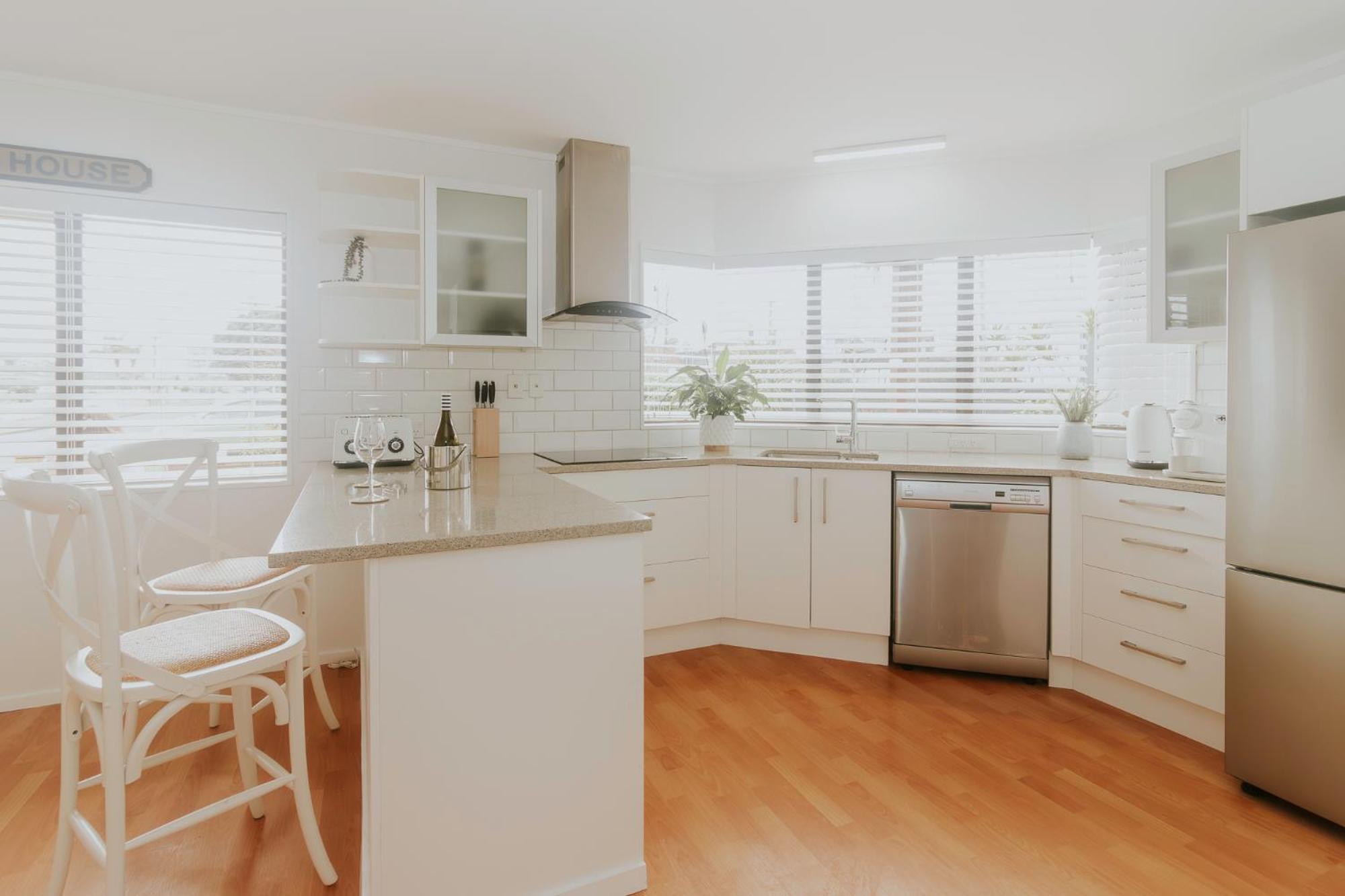 Salty Breeze Beach House Orewa Esterno foto