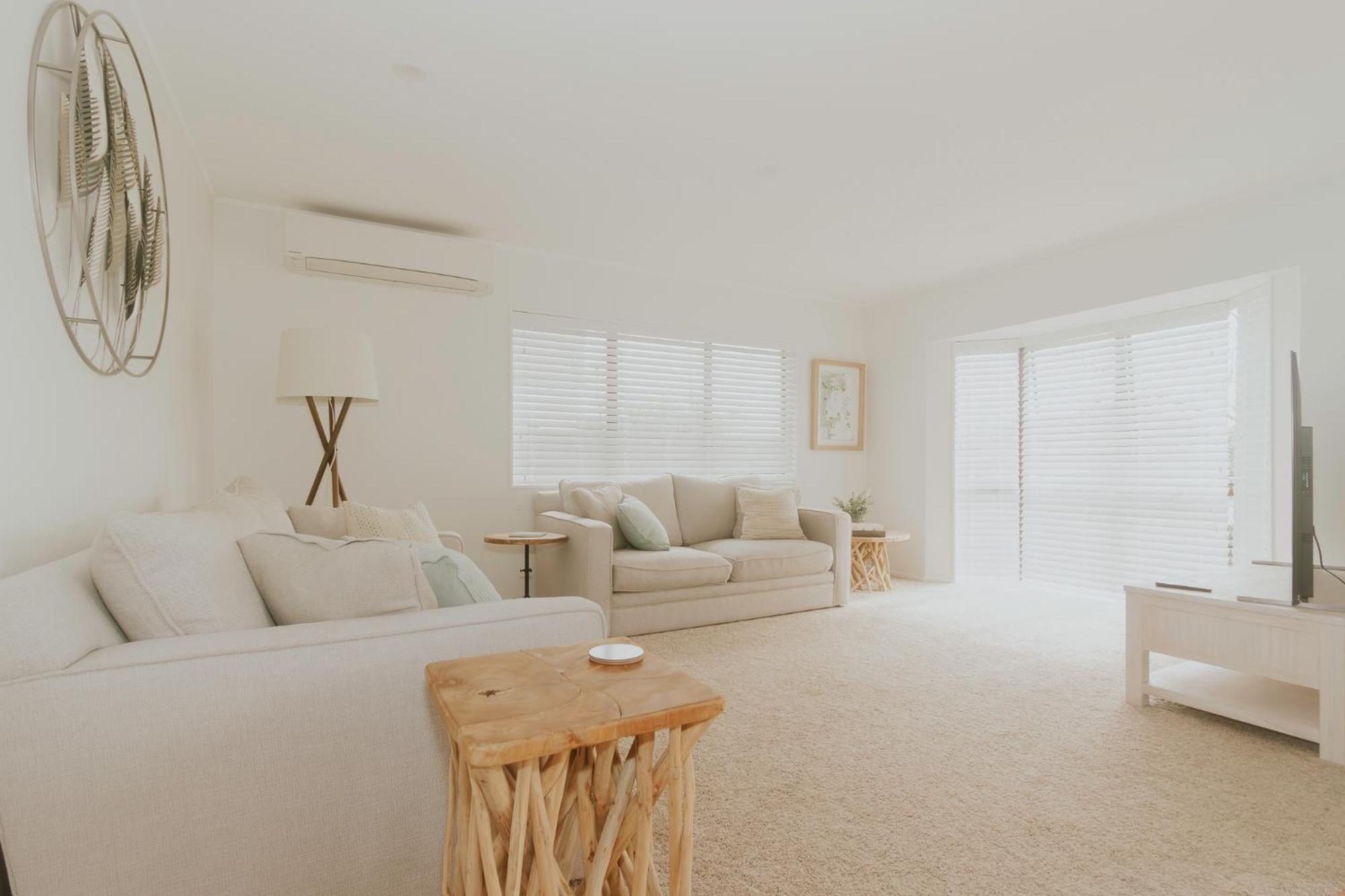 Salty Breeze Beach House Orewa Esterno foto